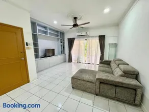 MARINA COURT VACATION HOME 3 BEDROOMS - Kota Kinabalu - Image 1