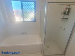 Comfy private room & ensuite, near shops & lake - Cypress Gardens - Image 4