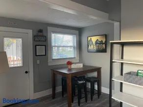 4 Bed Cozy Home closely located near downtown - Image 5