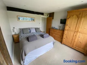 Amazing cottage right in the heart of Ewhurst Green, overlooking Bodiam Castle - Image 2