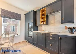 Wye Knot - Boutique 2 Bedroom Town House - Image 3