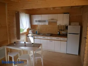 Domek letniskowy drewniany nad Jeziorem Strzeszowskim nowy - Image 2