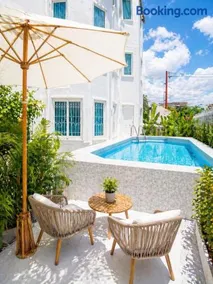 Private Pool Villa Resort style, Heart in bkk ,metro,cabaret show,RCA, jodd fair,chatuchak - Image 1
