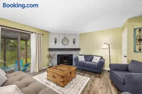 Family-friendly cottages by Lake Bella Vista - Image 2