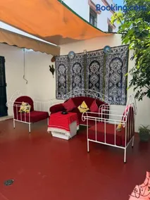 Giant House, Private Patio & Ultra-Fast Wi-Fi - Image 3