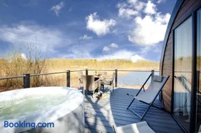 Stonelake Lodges - Birch Bank lakeside lodge with hot tub - Image 2