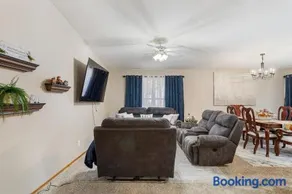 320 Royal Ct - Image 1