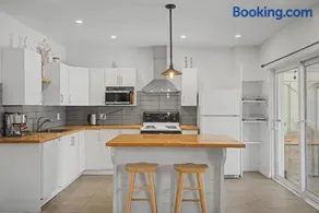 Muray 4BR family home Private Garden 15 mins to Downtown - Image 2