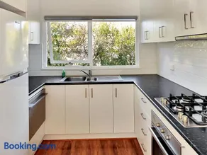 Glen Iris, Quiet Boutique 2 bedroom Netflix, WIFI, Parking, Free Wine - Image 4