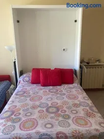APARTMENT With SWIMMING POOL ON THE LAKE - Image 3