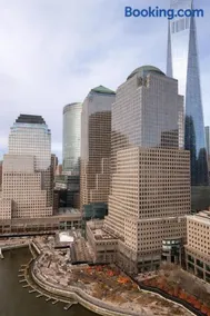 Skyline with Hudson Views Modern Battery Park Stay - Image 3