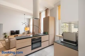SAUNA - 3 Separate BRs - Foosball - Old Town Apartment - By Innorental - Image 4