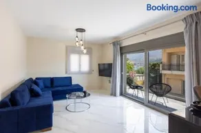Black Diamond Residence - Image 1