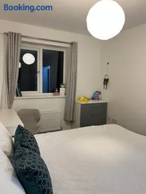 Peaceful Get Away Room In Hilton House - Image 3