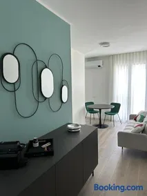 OFF 32 Suites - Image 1