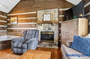 Charming Blue Ridge Cabin with Jacuzzi and Mountain Views-Cabin 2 - Image 5