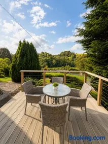 Riverside Cottage Retreat - Sauna & Jacuzzi - Image 4