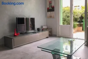 Charming townhouse with garden in the City of Love - Image 3