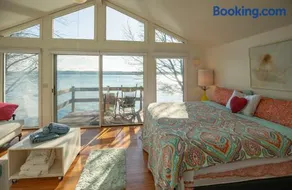 Lovely Lakeside Lodge - Image 3