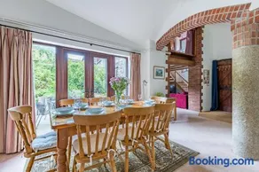 Fabulous 4 Bed Barn with Shared Pool, Noss Mayo - Image 5