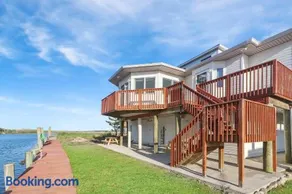 Sun Rayes - Pet friendly, waterfront with boat dock! - Image 1