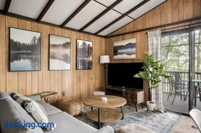 Secluded Cabin Hot Tub, Huge Deck, Fire Pit, WiFi - Image 1