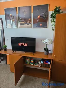 WOLF APARTMAN Luxusné ubytovanie s plnou výbavou s Bezplatným parkovaním SMART TV a Optickým Internetom Priamo v Považskej Bystrici Tichá lokalita s Všade blízko Vhodné pre Jednotlivcov Rodiny Pracovné cesty Turistiku aj Oddych Plne vybavená Kuchyňa - Image 3
