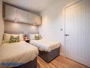 Countryside Lodge Retreat on Golf Course - Image 4