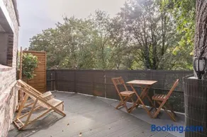 Sauna, jacuzzi, terrasse et parking - Image 2