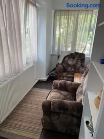 Apartament Sory ,la 200 de metri de hoteluri,ștrand ,terase,are toate utilitățile inclusiv internet wireless,cablu tv, priveliște spre munte și hoteluri - Image 2