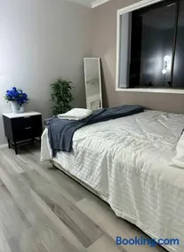 Spacious 3BR Family Home Sleeps 6 Crestmead - Image 2