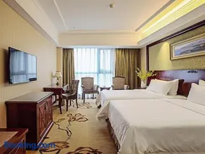 Vienna Hotel Changnan - Image 1