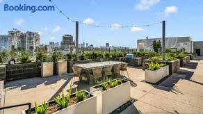 1 BED Apartment in KoreanTown with a View of DTLA - Image 2