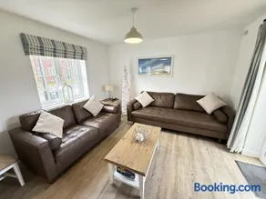 New England Cottage - Part of the The Bay Filey Holiday Village with pool, gym and direct beach access, pub, restaurant, tennis and meadows walks - Image 3