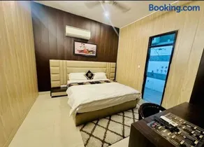 Hotel Bliss - Image 1