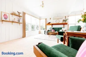 Starfall Cove - Family Friendly, Cosy Beach Shack - Binalong Bay - Image 5