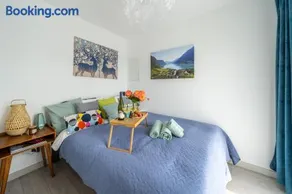 Family Garden House with Free Private Parking, Playground, BBQ and AirCond - Image 3
