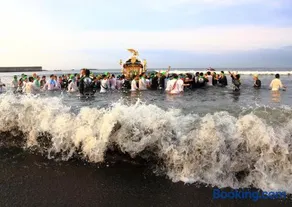 富士山を臨むビーチへ10分-希少な古民家一棟貸し-長期滞在に嬉しい自転車と無料駐車場-近隣ジム利用可 - Image 3