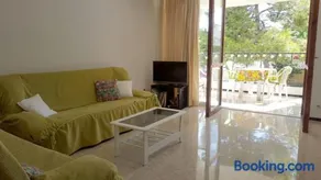 Bungalow Beach Parking Pool - Image 1
