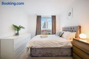 Central luxury 2 Bed apartment - Image 3