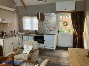 Deco Artist Cottage - Image 2
