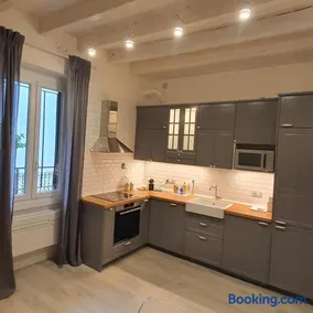 Authentic Milan Ringhiera House near Metro - Image 4