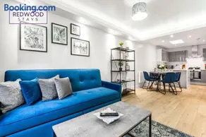 1 Bed 1 Bath, Modern Town Center Apartment, Netflix By Redwood Stays - Image 5