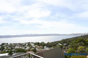 Cheerful 3 bedrooms home with Sea View - Image 2