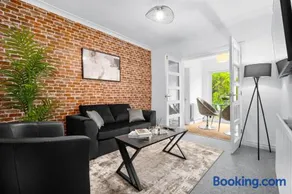Stylish Four Bedroom House - Garden - Parking - Great Barr 110F - Image 2