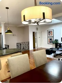Beautiful and Cozy Apartment Steps from Lansdowne Station with Netflix - Image 3