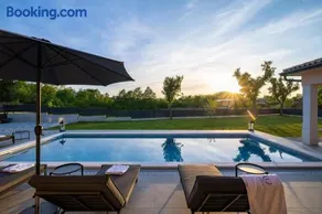 Modern Villa Lizzul a quiet countryside escape - Image 1