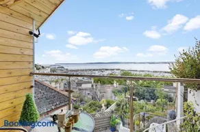 The Boathouse + Sea-view+ Sleeps 8 - Image 3