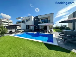 Fantasy Daydream Mansion - Image 4