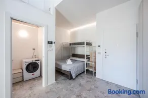 Smart House - Free WiFi & Air Conditioning - Image 1